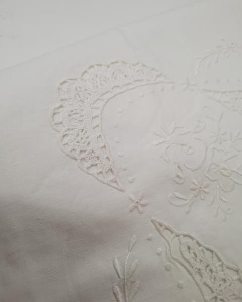 LENZUOLO MATRIMONIALE BIANCO RICAMI INSERTI UNCINETTO CON 2 FEDERE
