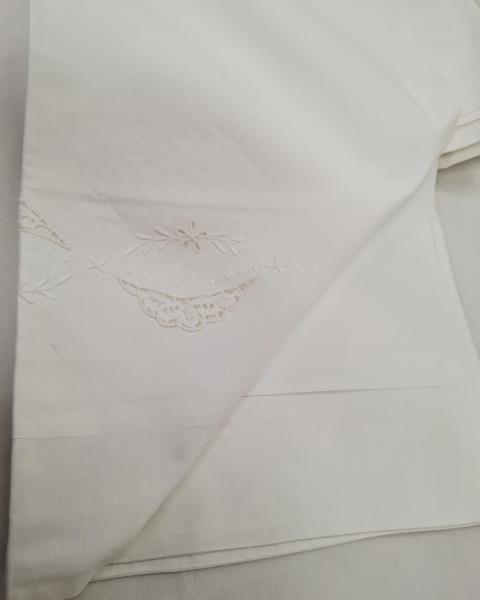 LENZUOLO MATRIMONIALE BIANCO RICAMI INSERTI UNCINETTO CON 2 FEDERE