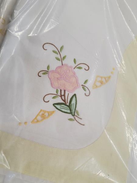 LENZUOLO MATRIMONIALE RICAMI GIALLI E APPLICAZIONI + 2 FEDERE