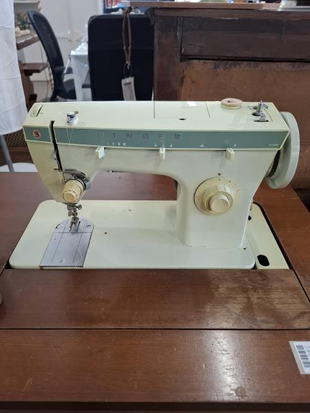 MACCHINA DA CUCIRE SINGER CON MOBILETTO 3 CASSETTI