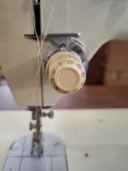 MACCHINA DA CUCIRE SINGER CON MOBILETTO 3 CASSETTI