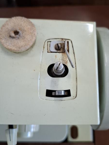 MACCHINA DA CUCIRE SINGER CON MOBILETTO 3 CASSETTI