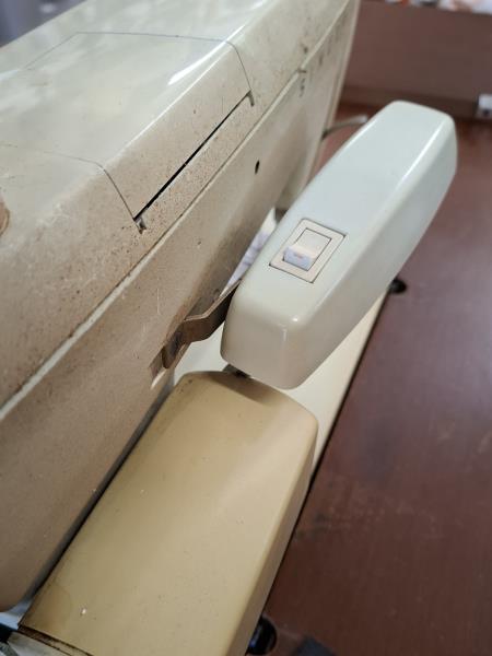 MACCHINA DA CUCIRE SINGER CON MOBILETTO 3 CASSETTI