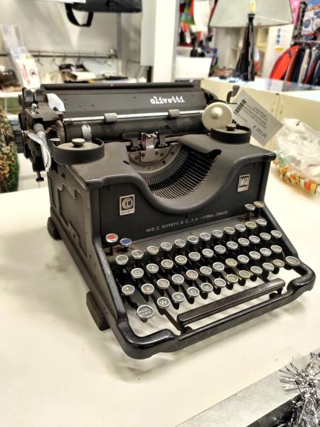 MACCHINA DA SCRIVERE OLIVETTI M40 COLLEZIONE