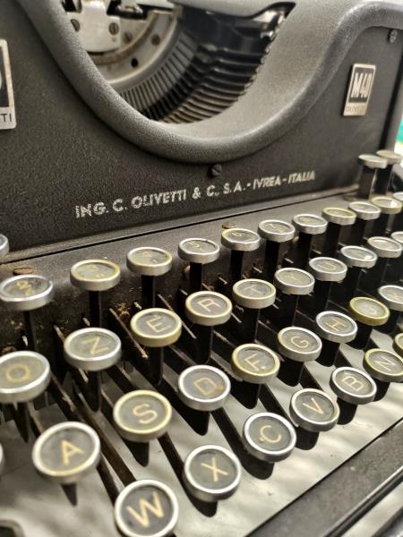MACCHINA DA SCRIVERE OLIVETTI M40 COLLEZIONE