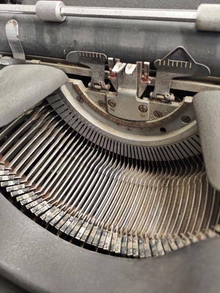 MACCHINA DA SCRIVERE OLIVETTI M40 COLLEZIONE