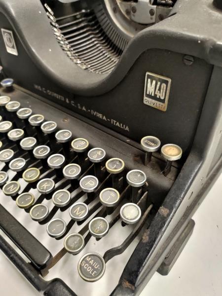MACCHINA DA SCRIVERE OLIVETTI M40 COLLEZIONE
