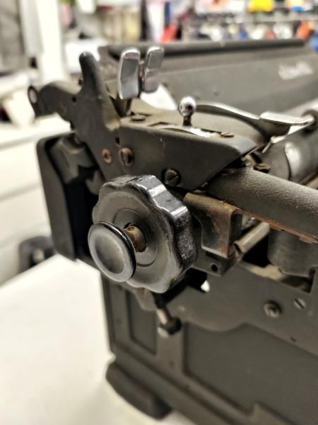 MACCHINA DA SCRIVERE OLIVETTI M40 COLLEZIONE