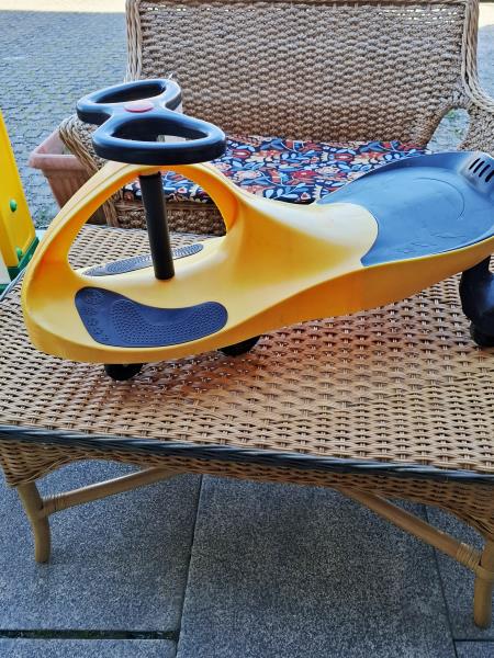 MACCHININA GIALLA NERA