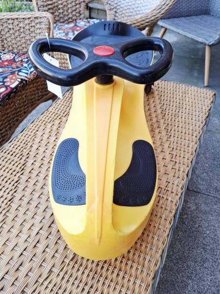 MACCHININA GIALLA NERA