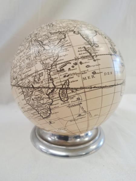 MAPPAMONDO BIANCO BASE APPOGGIO METALLO 15 CM