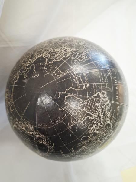 MAPPAMONDO NERO BASE APPOGGIO METALLO 20 CM
