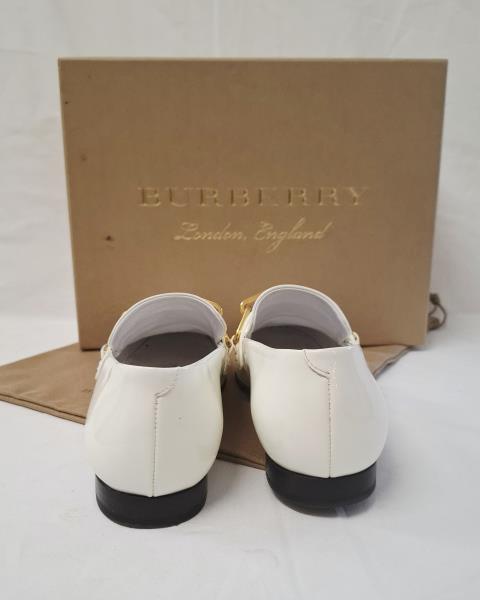 MOCASSINO BURBERRY BIANCO VERNICE (macchioline) n 37