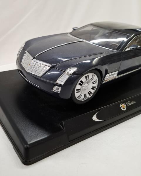 MODELLINO AUTO CADILLAC