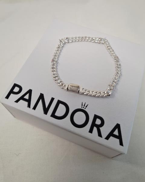 PANDORA BRACCIALE MAGLIA CUBANA CON CUORI STRASS