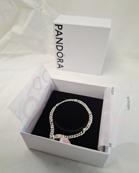 PANDORA BRACCIALE MAGLIA CUBANA CON CUORI STRASS