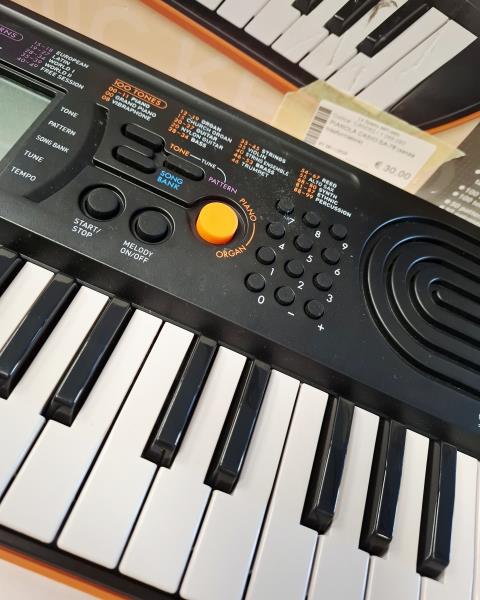 PIANOLA CASIO SA-76 (senza trasformatore)