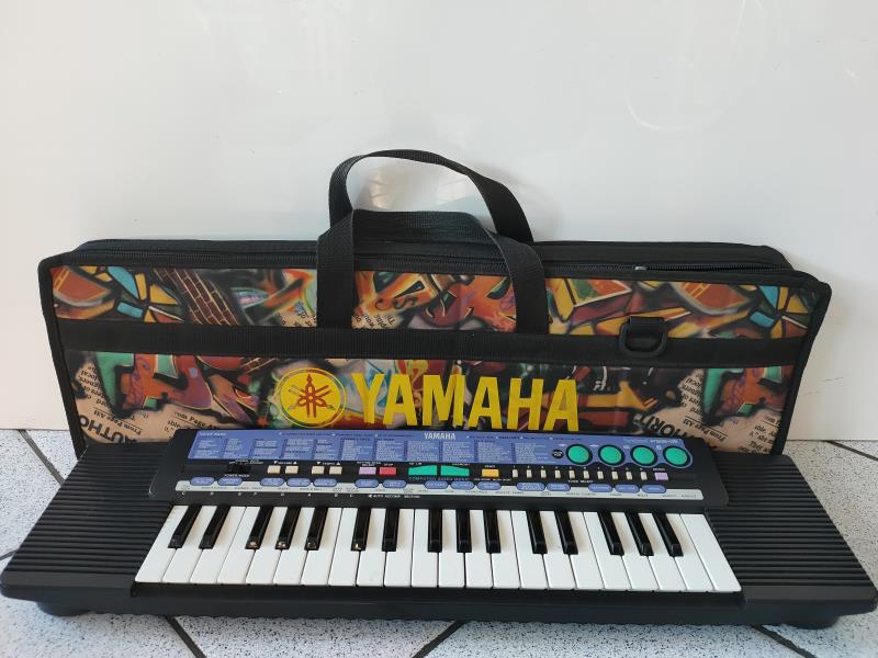 PIANOLA YAMAHA CON CUSTODIA