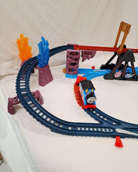 PISTA GIOCATTOLO TRENINO THOMAS HMC28