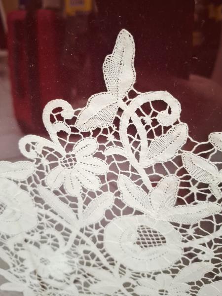 QUADRO CORNICE DORATA VASO FIORI PIZZO CANTU'