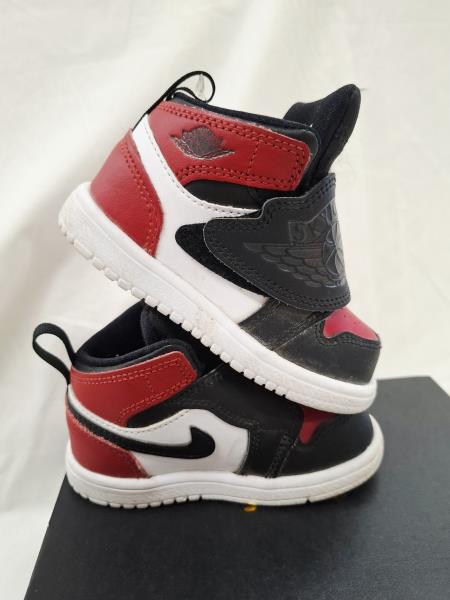 SCARPINA JORDAN ROSSO NERA N 22