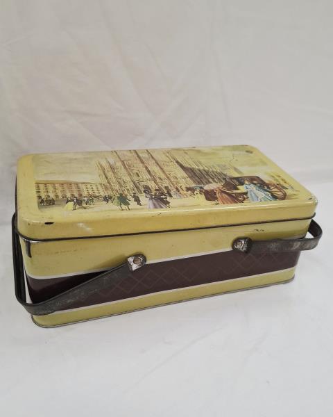 SCATOLA LATTA VINTAGE CON MANICI