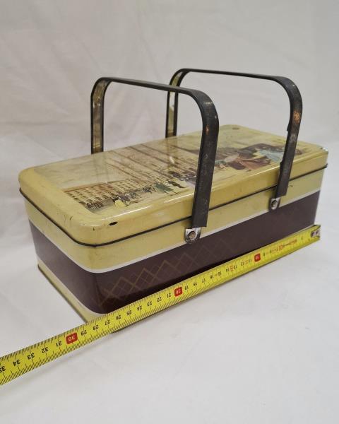 SCATOLA LATTA VINTAGE CON MANICI