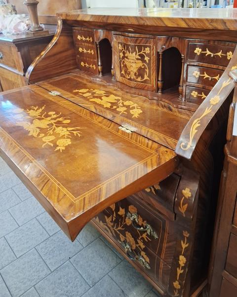 SCRITTOIO INTARSIATO