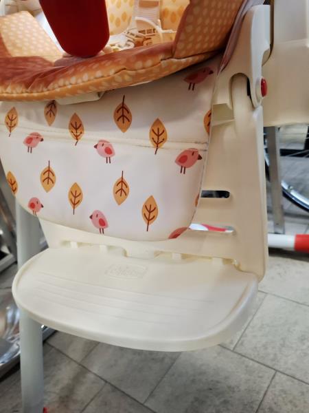 SEGGIOLONE CHICCO BIANCO ROSSO FOGLIE