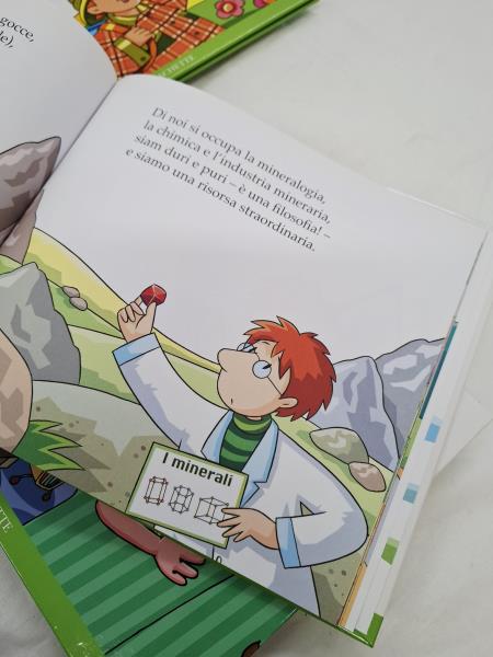 SERIE 9 VOLUMI HACHETTE ABC STORIE IN RIMA - ATTORNO A NOI