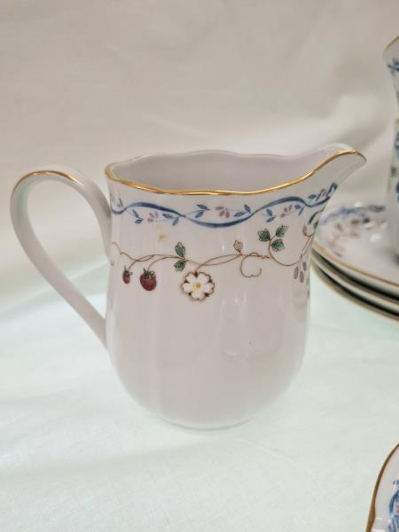 SERVIZIO CAFFE' E TE' LAKLAIN  X 6 PERSONE FRAGOLINE