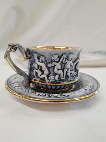 SERVIZIO CERAMICA CAPODIMONTE AZZURRA  X 2 (piattino sbeccato)