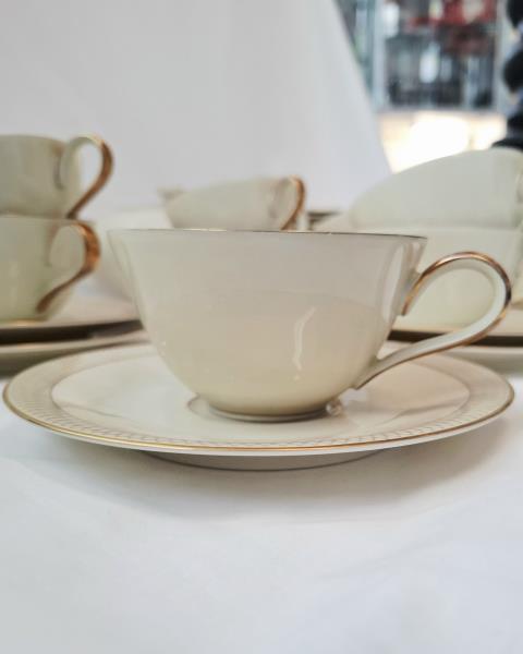 SERVIZIO DA TE' X 12 PERSONE H&G IVORY BODY SUPREME