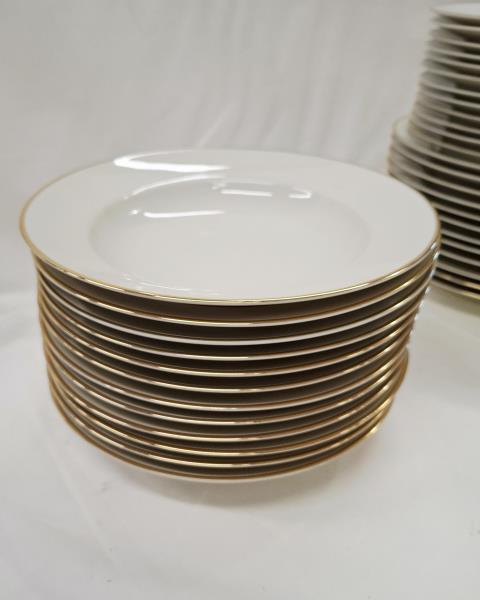 SERVIZIO PIATTI BAVARIA BORDO DORATO X 12 PERSONE