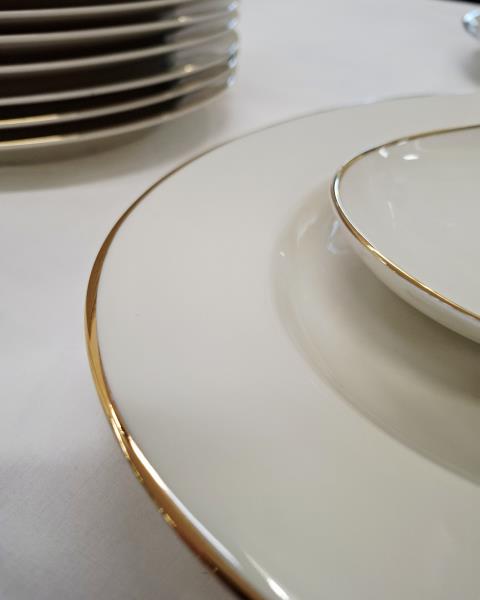 SERVIZIO PIATTI BAVARIA BORDO DORATO X 12 PERSONE