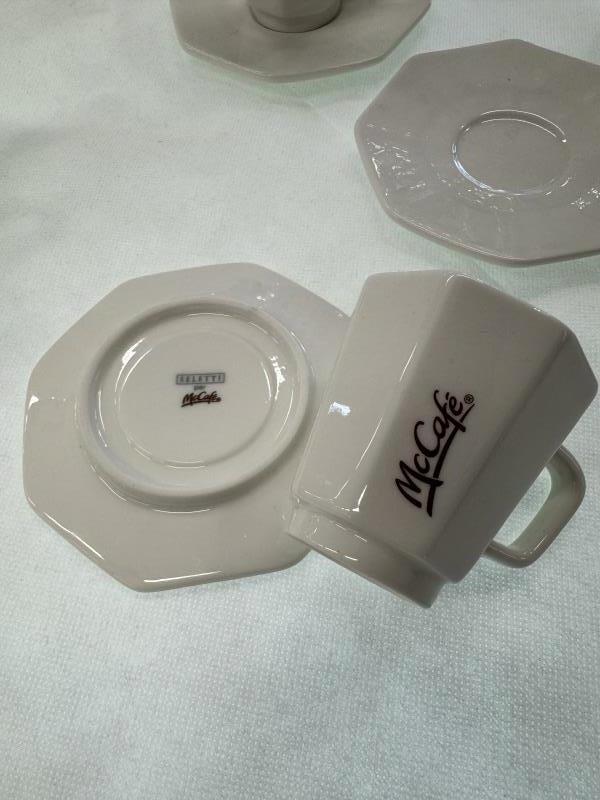 SERVIZIO TAZZINE MCCAFE' X 8 PERSONE + LATTIERA E ZUCCHERIERA