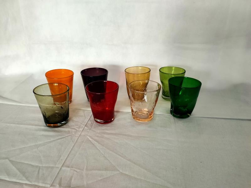 SET 8 BICCHIERI COLORATI EFFETTO SCHIACCIATO