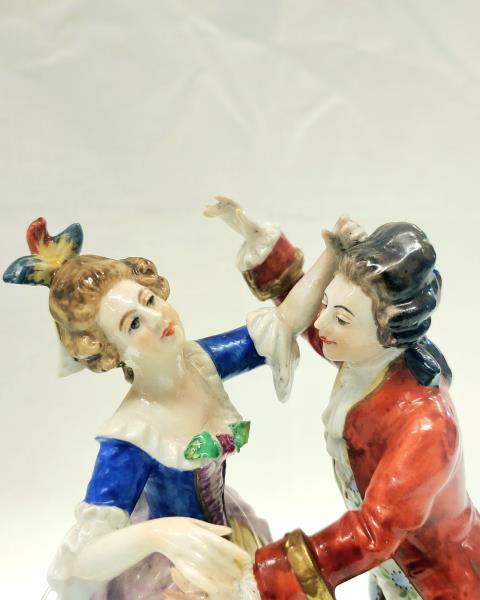 STATUINA CAPODIMONTE BARONETTO GIACCA ROSSA