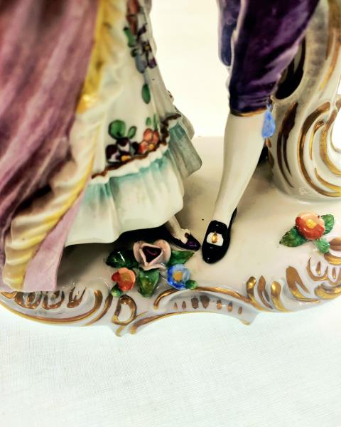 STATUINA CAPODIMONTE BARONETTO GIACCA ROSSA