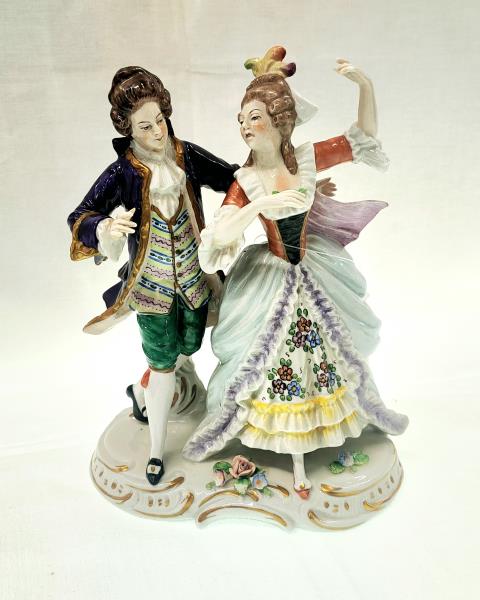 STATUINA CAPODIMONTE BARONETTO GIACCA VIOLA