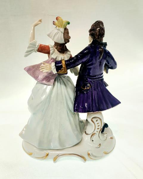 STATUINA CAPODIMONTE BARONETTO GIACCA VIOLA