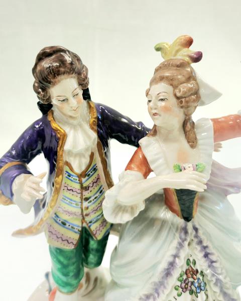 STATUINA CAPODIMONTE BARONETTO GIACCA VIOLA