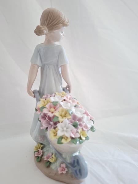 STATUINA FANCIULLA CARIOLA FIORI MORENA