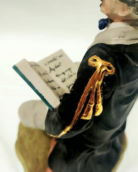 STATUINA UOMO CON LIBRO PUCCI
