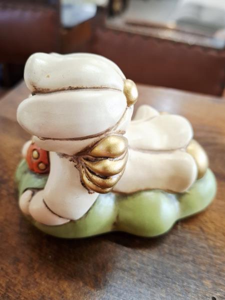 THUN ANGIOLETTO SDRAIATO SU NUVOLA COCCINELLA H 9CM