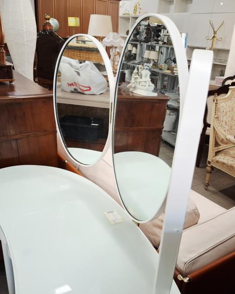 TOELETTA BIANCA CON SPECCHIETTI PIEGHEVOLI