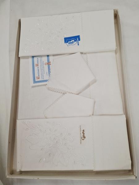 TOVAGLIA BIANCA RICAMI  RETTANGOLARE 12 TOVAGLIOLI BORDINO PIZZO