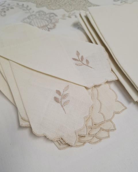 TOVAGLIA RETTANGOLARE BEIGE X 11 TOVAGLIOLI  PIZZO E RICAMO A MANO