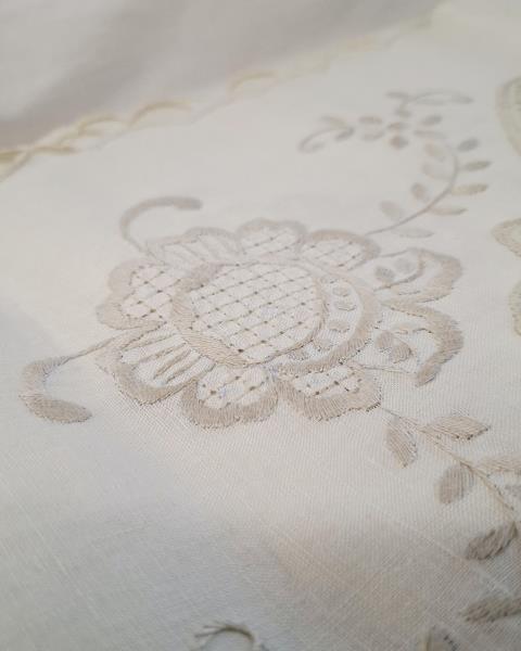 TOVAGLIA RETTANGOLARE BEIGE X 11 TOVAGLIOLI  PIZZO E RICAMO A MANO