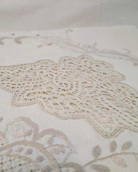TOVAGLIA RETTANGOLARE BEIGE X 11 TOVAGLIOLI  PIZZO E RICAMO A MANO